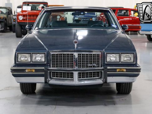 Used 1987 Pontiac Grand Prix LE image 2
