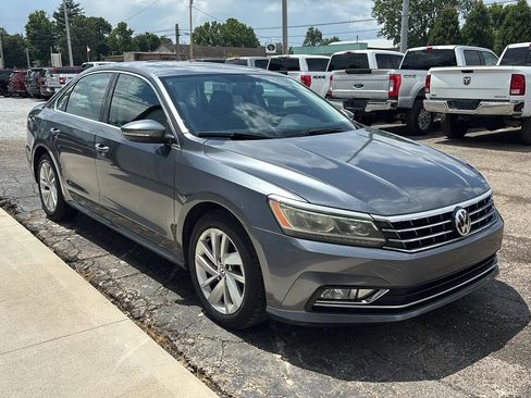Used 2018 Volkswagen Passat 2.0T SE w/ SE Lighting Package FWD image 11