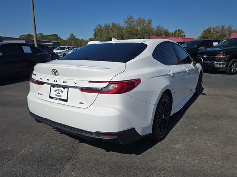 Used 2025 Toyota Camry SE w/ Convenience Package image 4