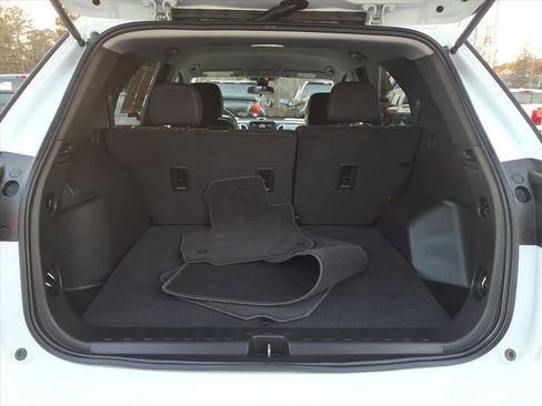 Certified 2022 Chevrolet Equinox LS w/ LS Convenience Package image 8