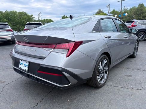 Used 2025 Hyundai Elantra Limited FWD image 7