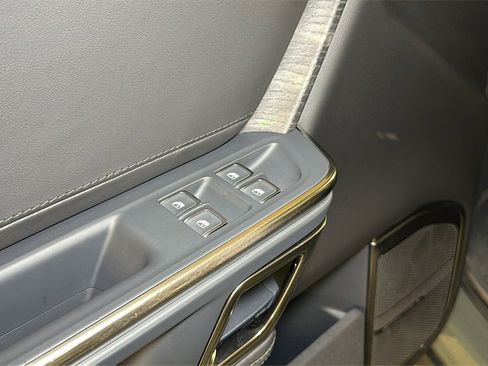 Used 2022 Rivian R1S Launch Edition image 25