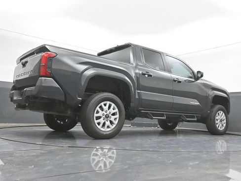 Used 2025 Toyota Tacoma SR5 AWD/4WD image 42