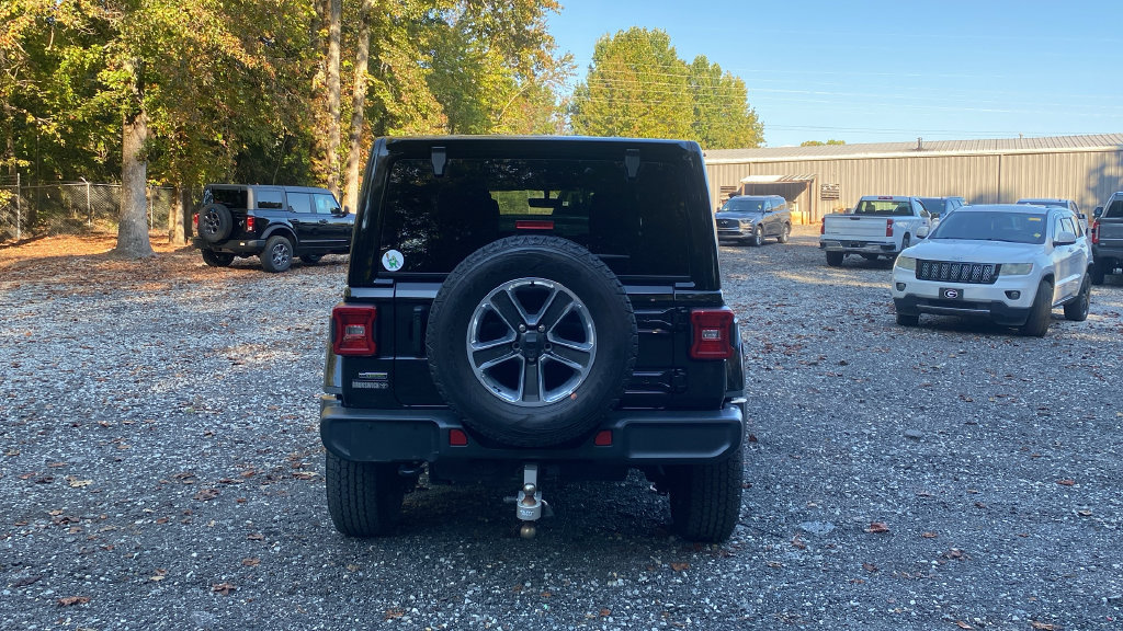 Used 2022 Jeep Wrangler Unlimited Sahara w/ LED Lighting Group AWD/4WD image 6