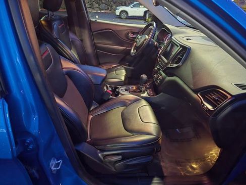Used 2019 Jeep Cherokee Trailhawk AWD/4WD image 11