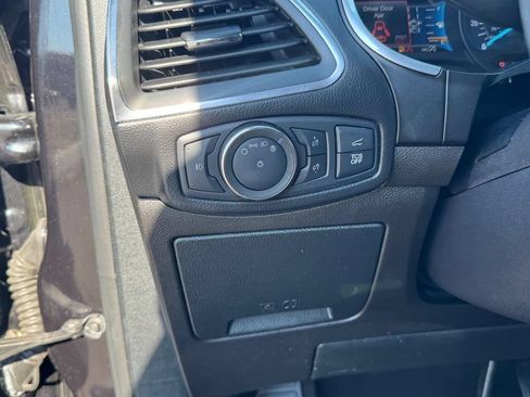 Used 2019 Ford Edge Titanium w/ Equipment Group 301A AWD/4WD image 19