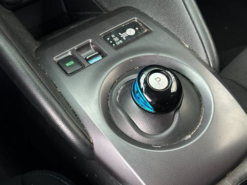 Used 2022 Nissan Leaf S FWD image 19
