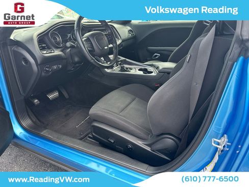 Used 2015 Dodge Challenger R/T RWD image 11