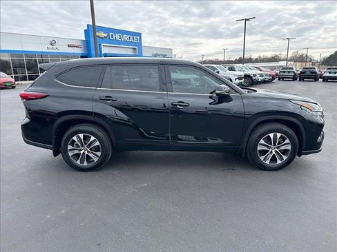 Used 2021 Toyota Highlander XLE image 6