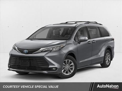 Used 2026 Toyota Sienna XLE FWD image 1