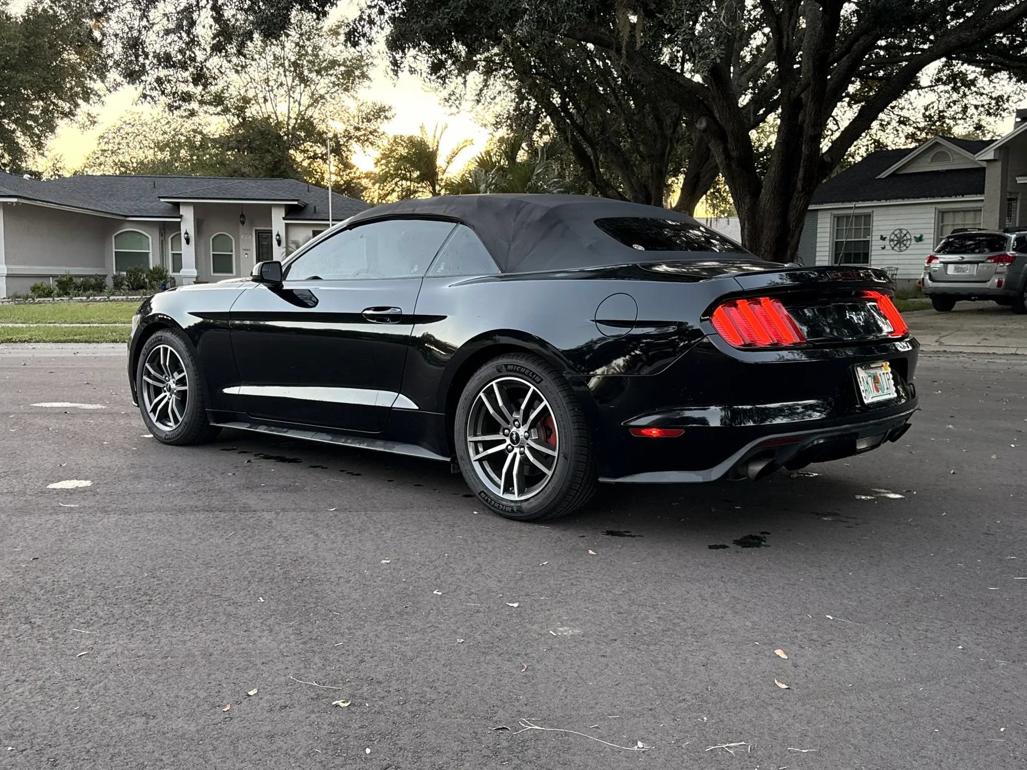 Used 2017 Ford Mustang Premium RWD image 3