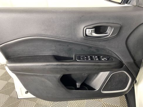 Used 2020 Jeep Compass Latitude AWD/4WD image 13
