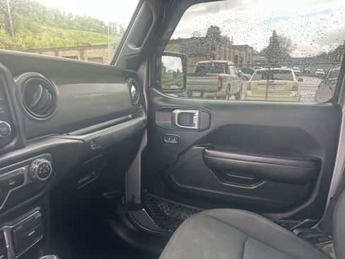 Used 2020 Jeep Gladiator Sport w/ Quick Order Package 24S AWD/4WD image 18