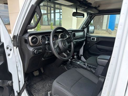 Used 2018 Jeep Wrangler Unlimited Sport AWD/4WD image 5