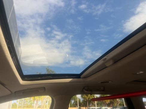 Used 2021 Buick Enclave Premium w/ Sun and Sites Package image 3