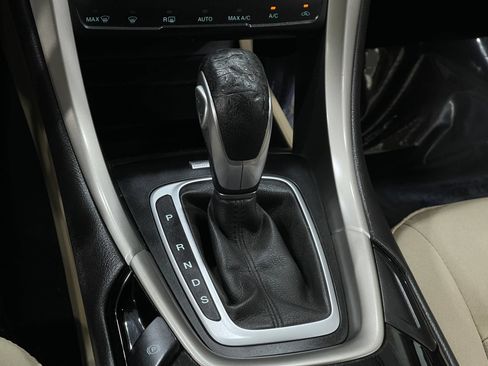 Used 2013 Ford Fusion SE FWD image 27