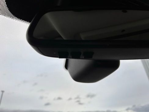 Used 2018 Land Rover Discovery Sport HSE image 15