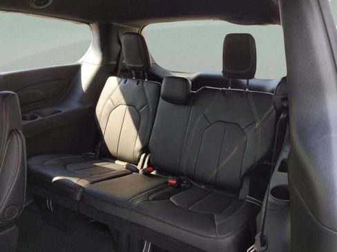 New 2026 Chrysler Pacifica Select image 17