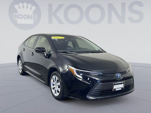 Used 2025 Toyota Corolla LE image 7