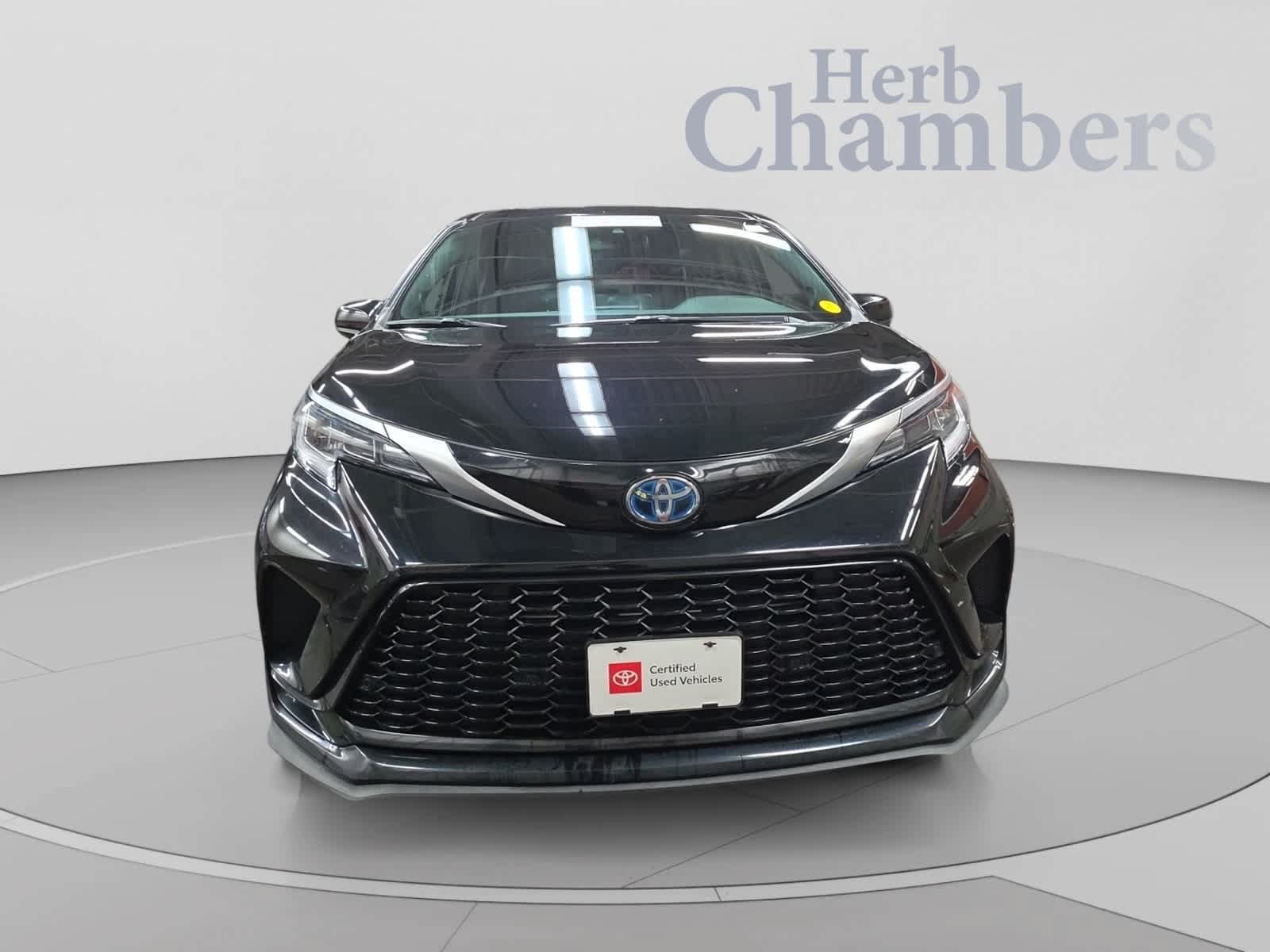 Used 2022 Toyota Sienna XSE w/ XSE Plus Package AWD/4WD image 2