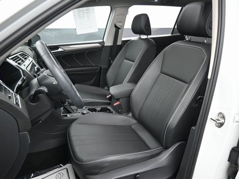 Used 2023 Volkswagen Tiguan SE w/ Panoramic Sunroof Package image 26