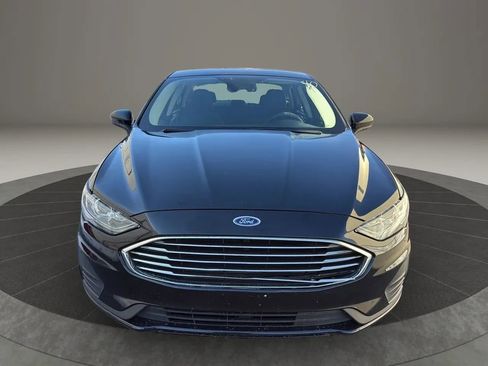 Used 2019 Ford Fusion SE image 2