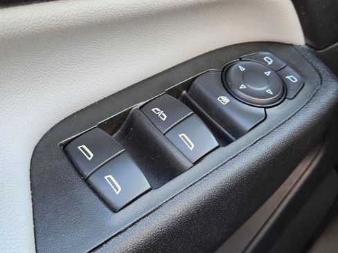 Used 2024 Chevrolet Equinox LT image 35