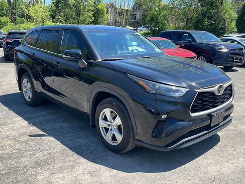 Used 2023 Toyota Highlander LE AWD/4WD image 11