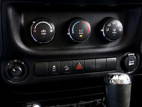 Used 2018 Jeep Wrangler Sport AWD/4WD image 17