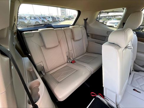 Used 2025 Volkswagen Atlas SE image 35