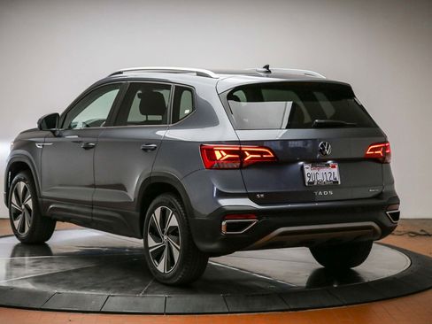Used 2024 Volkswagen Taos SE AWD/4WD image 2