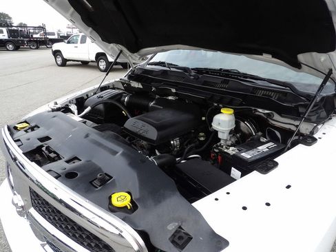 Used 2021 RAM 1500 Tradesman w/ Chrome Appearance Group image 32