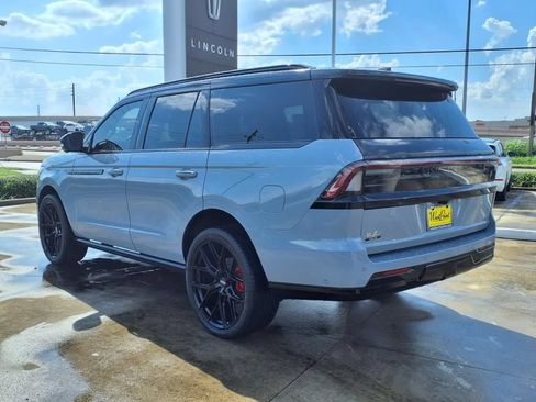 New 2025 Lincoln Navigator Reserve w/ Jet Appearance Package AWD/4WD image 16