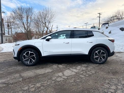 New 2026 Chevrolet Equinox EV LT image 3
