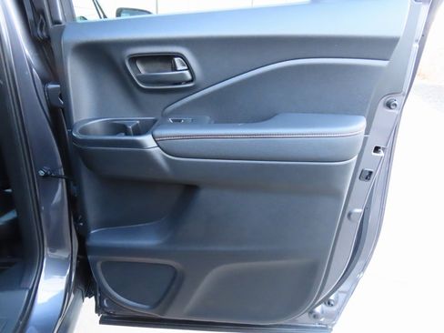 Used 2025 Honda Ridgeline TrailSport image 12