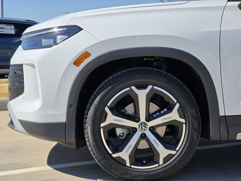 New 2026 Volkswagen Tiguan SE FWD image 7