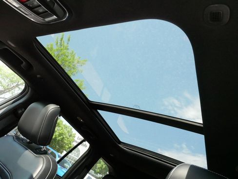 Used 2024 Jeep Grand Cherokee Limited 4xe w/ Luxury Tech Group II AWD/4WD image 35