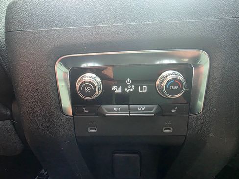 Used 2022 GMC Yukon Denali image 42