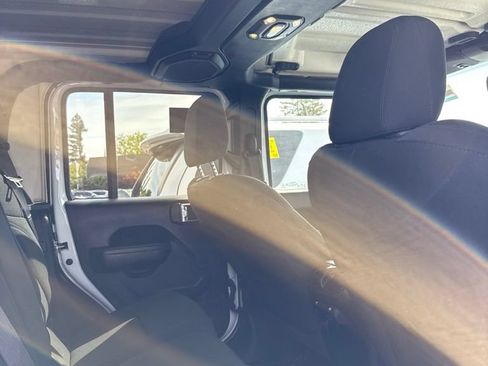 Used 2022 Jeep Gladiator Sport AWD/4WD image 10