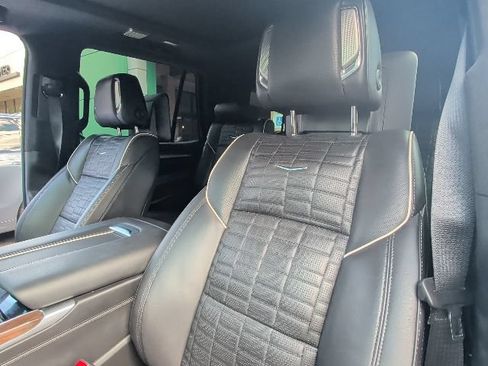 Used 2025 Cadillac Escalade Sport Platinum w/ LPO, ONYX Package AWD/4WD image 10