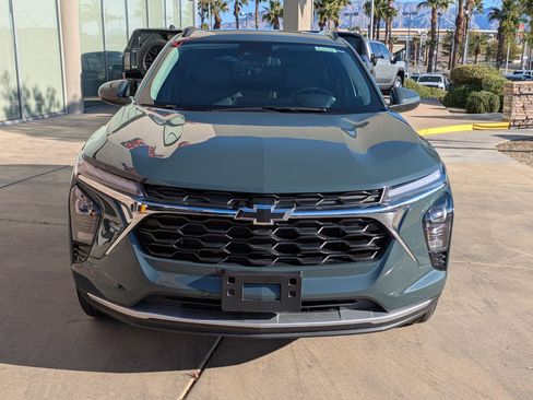 Certified 2025 Chevrolet Trax LT w/ Driver Confidence Package image 9