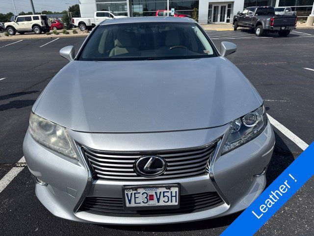 Used 2013 Lexus ES 350 w/ Luxury Pkg FWD image 2