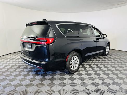 Used 2023 Chrysler Pacifica Touring-L FWD image 29