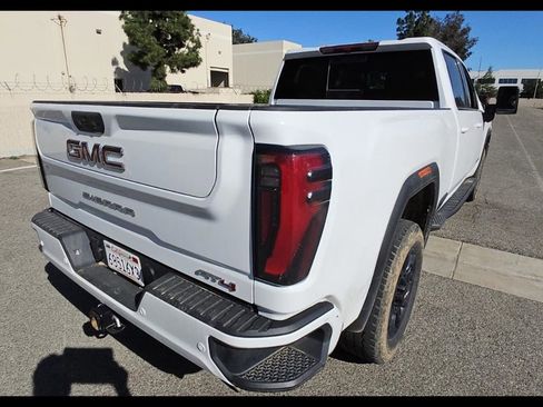 Used 2024 GMC Sierra 2500 AT4 w/ AT4 Preferred Package image 8