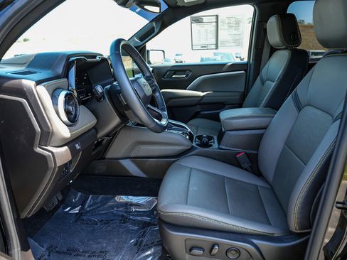 Used 2025 Chevrolet Colorado ZR2 w/ Technology Package AWD/4WD image 17