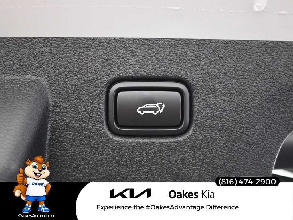 Certified 2026 Kia Sportage EX w/ EX Panorama Roof Package FWD image 34