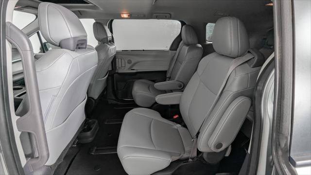 Used 2023 Toyota Sienna XLE AWD/4WD image 17