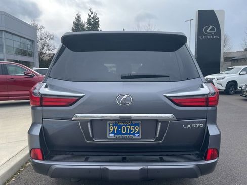 Used 2020 Lexus LX 570 4WD w/ 3rd Row & Luxury Pkg image 5