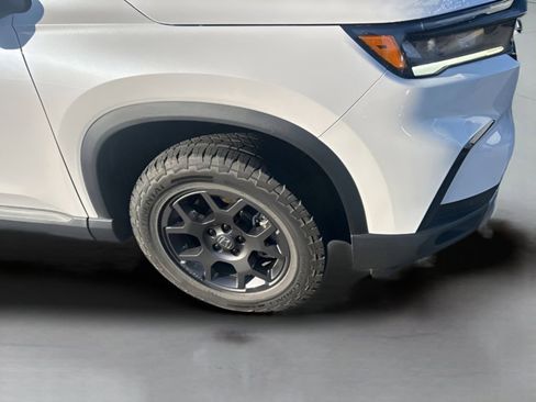 Used 2023 Honda Pilot TrailSport image 12