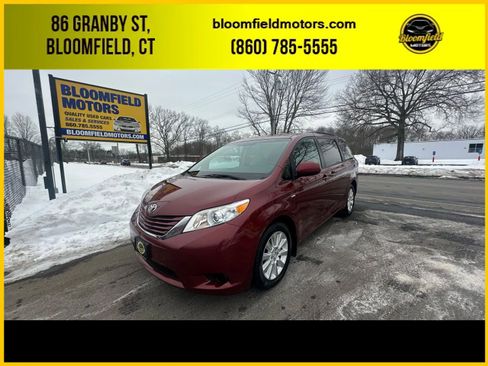 Used 2016 Toyota Sienna LE image 1